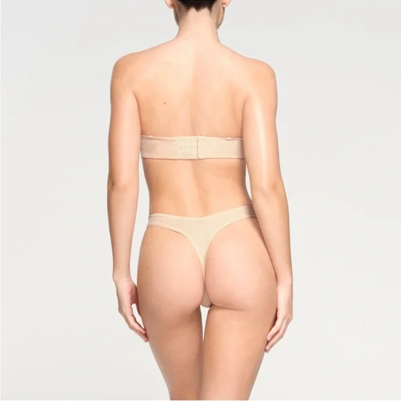 ✨SKIMS Ultimate Strapless Push Up Bra SAND 32D - Picture 3 of 10